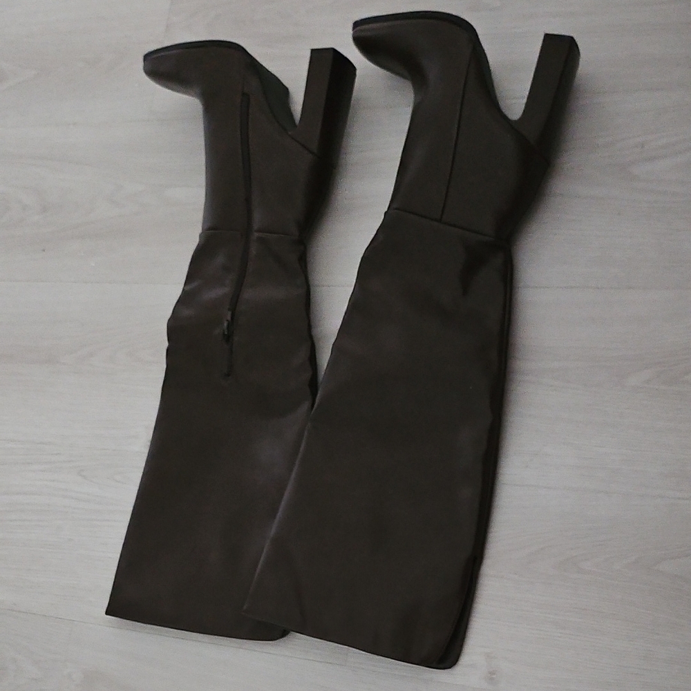 Elegant Brown Knee-High Boots